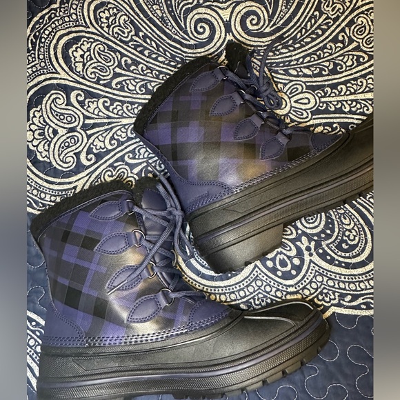 Crocs waterproof black and purple boots. Size 8 - Picture 9 of 10